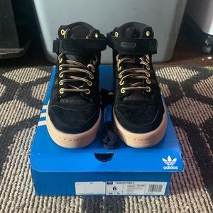 like new Adidas Forum mid 3